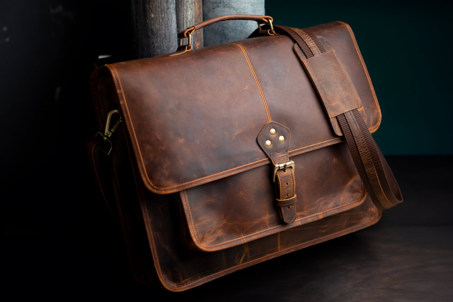 Classic Leather Laptop Messenger Bag – Vintage Style Briefcase for Men & Women